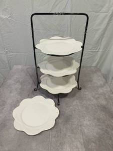 lot 47901 image: 3 Tier plate holder