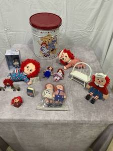 lot 47908 image: Raggedy Ann and Andy Collection