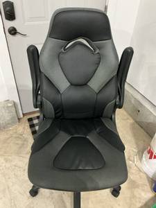 lot 47926 image: Racing style chair