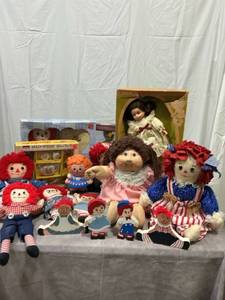 lot 47934 image: Misc Doll Collection