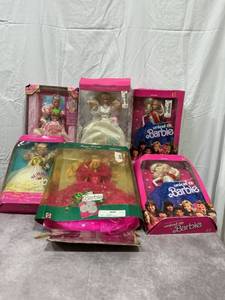 lot 47949 image: Barbie Dolls