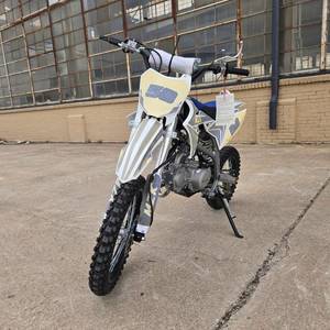 lot 256 image: NEW Vitacci MZK 125R Dirt Bike