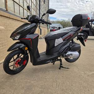 lot 262 image: NEW Vitacci Clash 200 EFI Scooter  Black