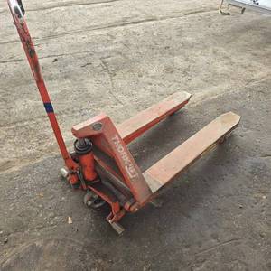 lot 509 image: Used Interthors Thorklift 2200 LBS Pallet Jack