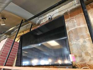 lot 7513 image: Samsung Smart TV with HDMI and USB Connectivity - 55