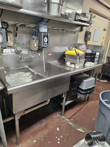 lot 7519 image: Commercial Stainless Steel 2-Compartment Sink&nbsp