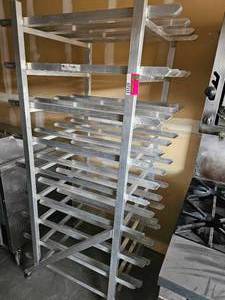 lot 7553 image: Commercial Aluminum can Rack