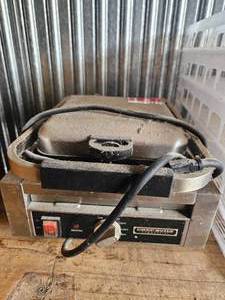 lot 7565 image: Chef built commercial panini maker