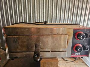 lot 7585 image: Winco EPO-1 Commercial Countertop Pizza Oven