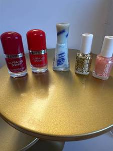 lot 8377 image: Five bottles of brand, new nail polish