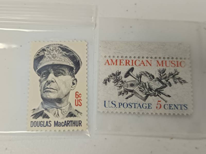 lot 21 image: MNH US Postage Stamps - Douglas MacArthur 6� and American Music 5�