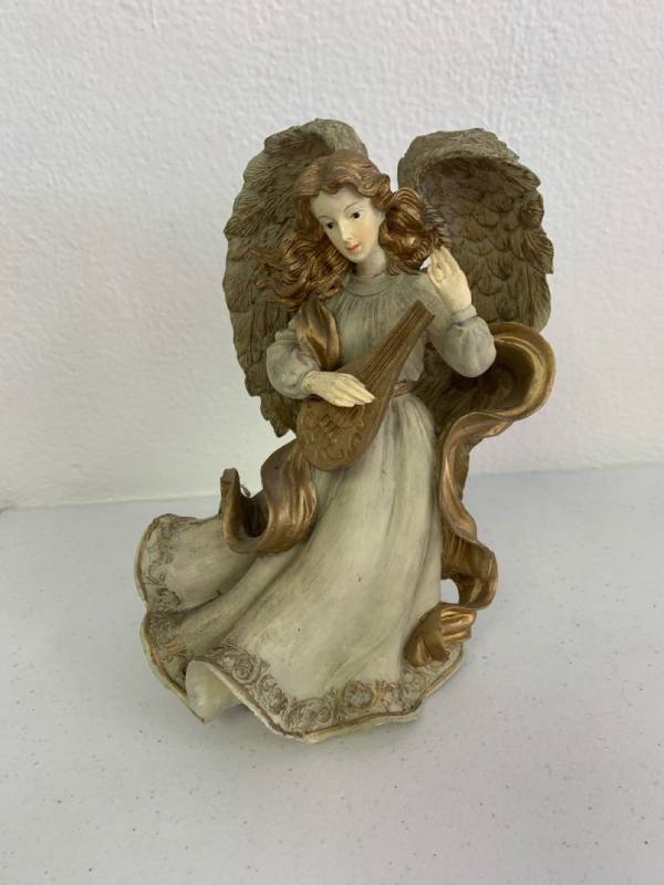 lot 66291 image: Venture Vintage ceramic angel aprox 8 inch long 32812 56131