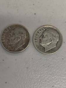 lot 318 image: Lot of 2 Roosevelt dime coins 90% silver 1946