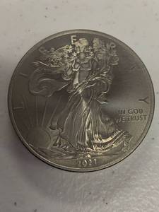 lot 323 image: 1 oz 999 titanium round American Silver Eagle design