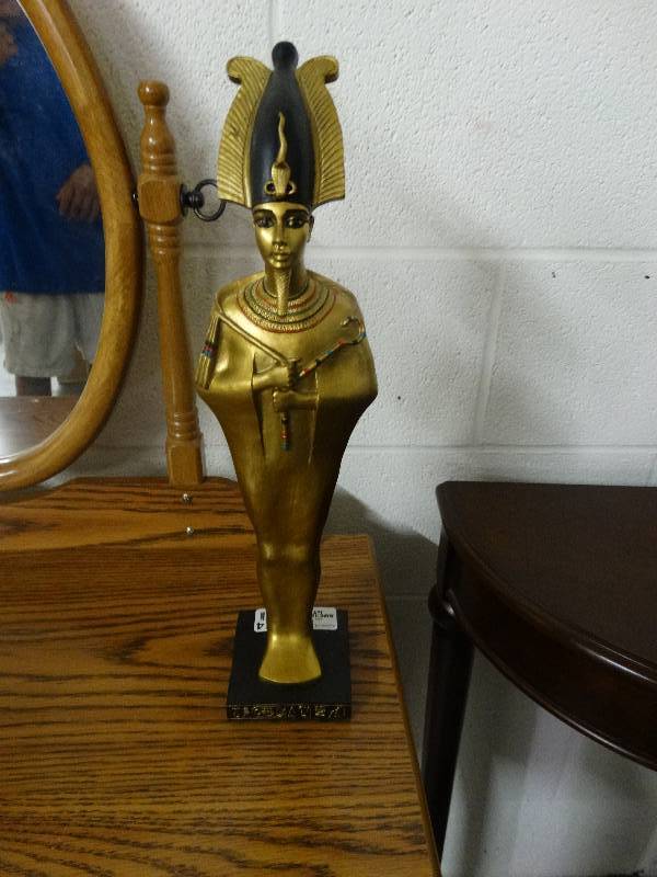 lot 3414 image: Egyptian statue
