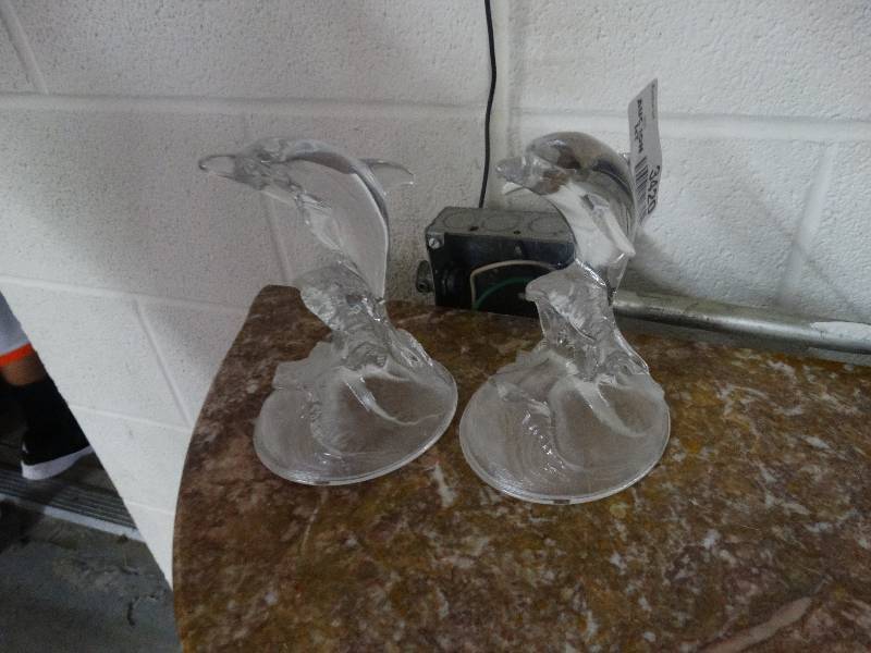 lot 3420 image: Pair of glass Dolphin statues