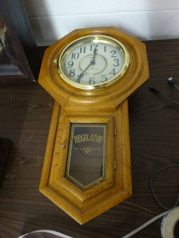 lot 3424 image: Oak regulator wall clock