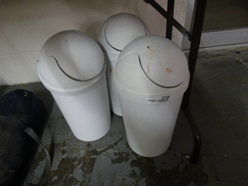 lot 3428 image: 3 small trash cans