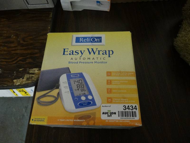 lot 3434 image: Easy wrap automatic blood pressure monitor