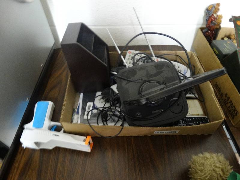 lot 3435 image: TV antenna remote controls misc