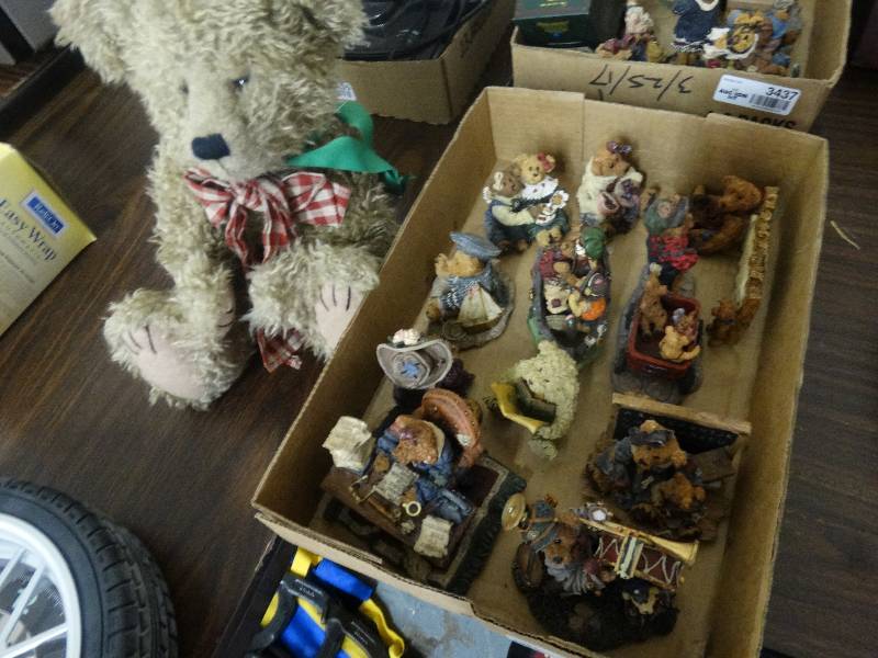 lot 3436 image: 11 collectable Boyds bears