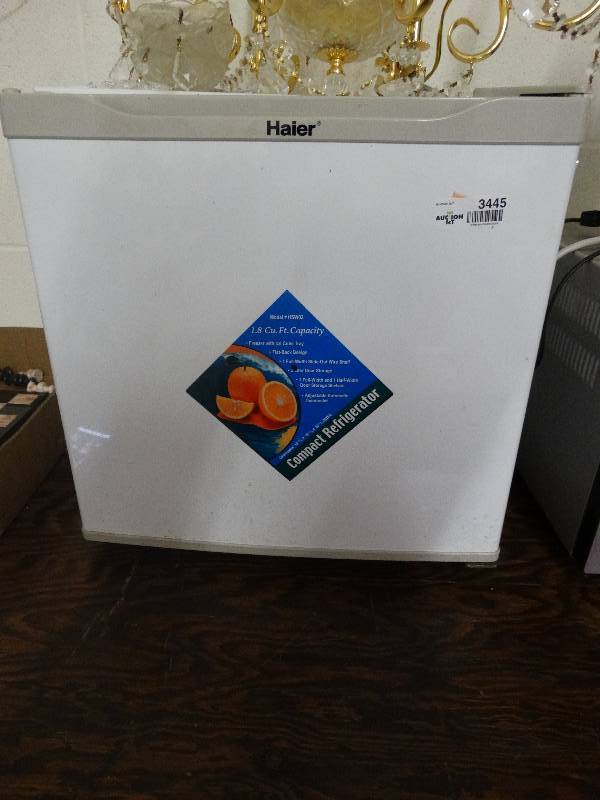 lot 3445 image: Hair mini fridge