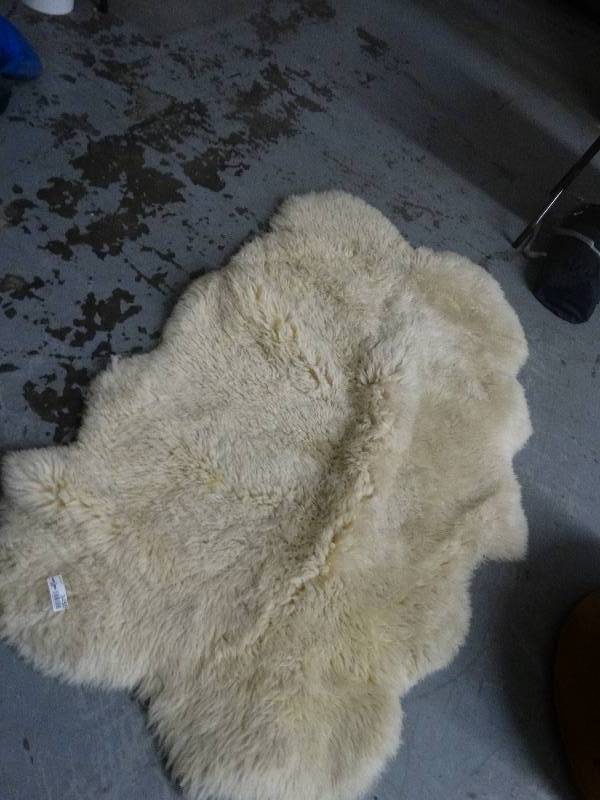 lot 3450 image: Wool floor rug
