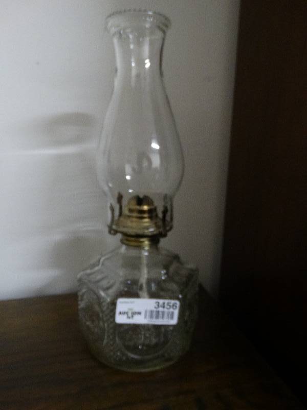 lot 3456 image: oil lamp w globe