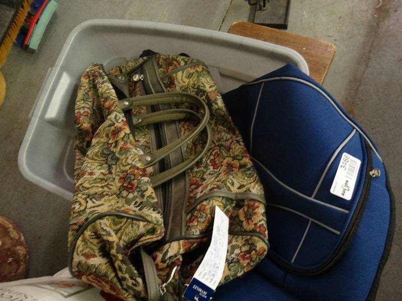 lot 3466 image: Lot of bags