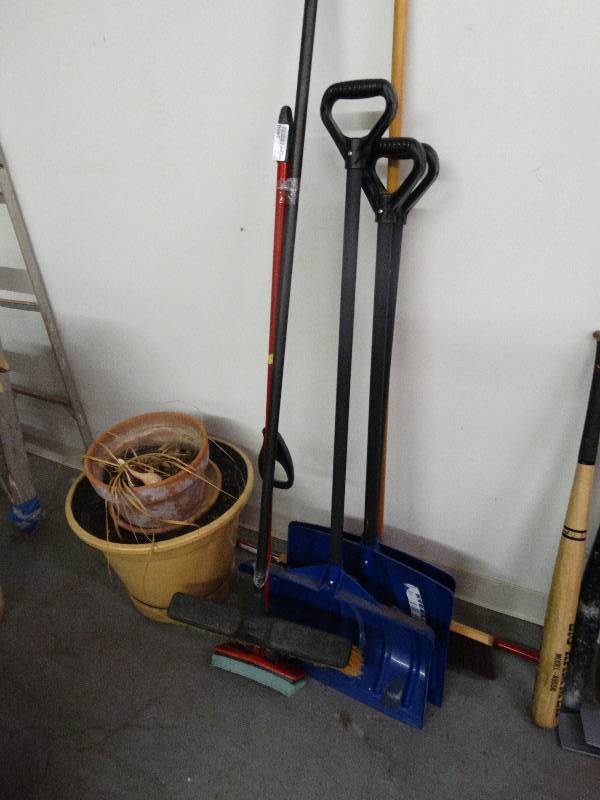 lot 3468 image: 3 snow shovels & 2 push brooms