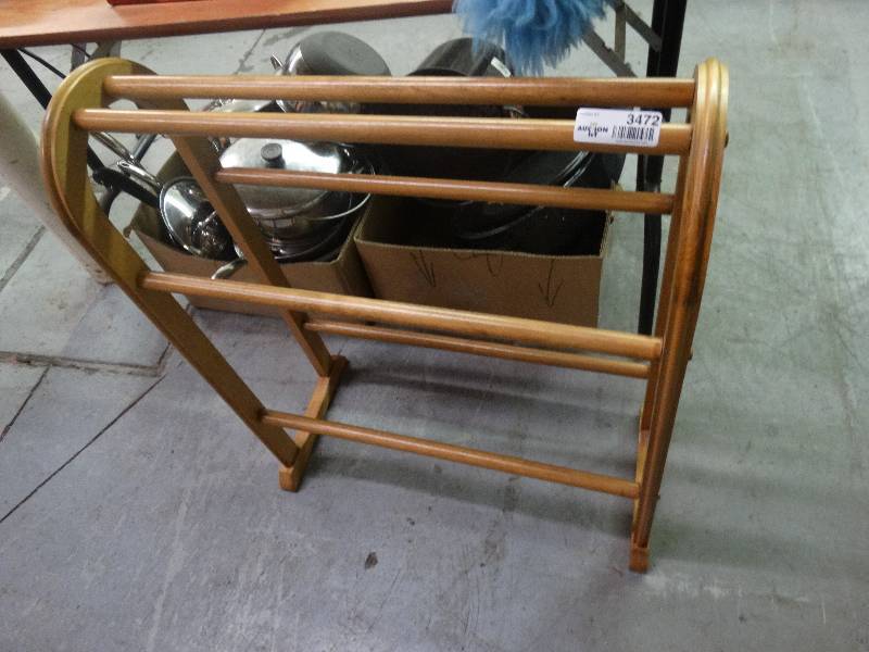 lot 3472 image: Wood quilt rack