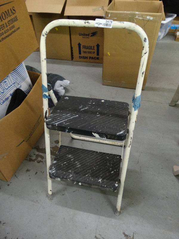 lot 3478 image: Folding step stool