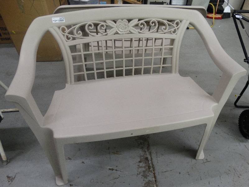 lot 3479 image: Plastic patio bench