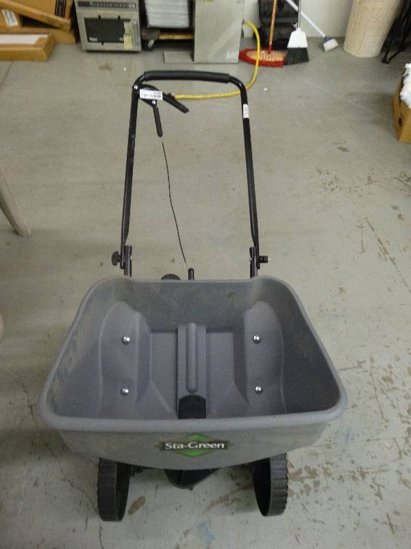 lot 3480 image: Sta-green lawn spreader