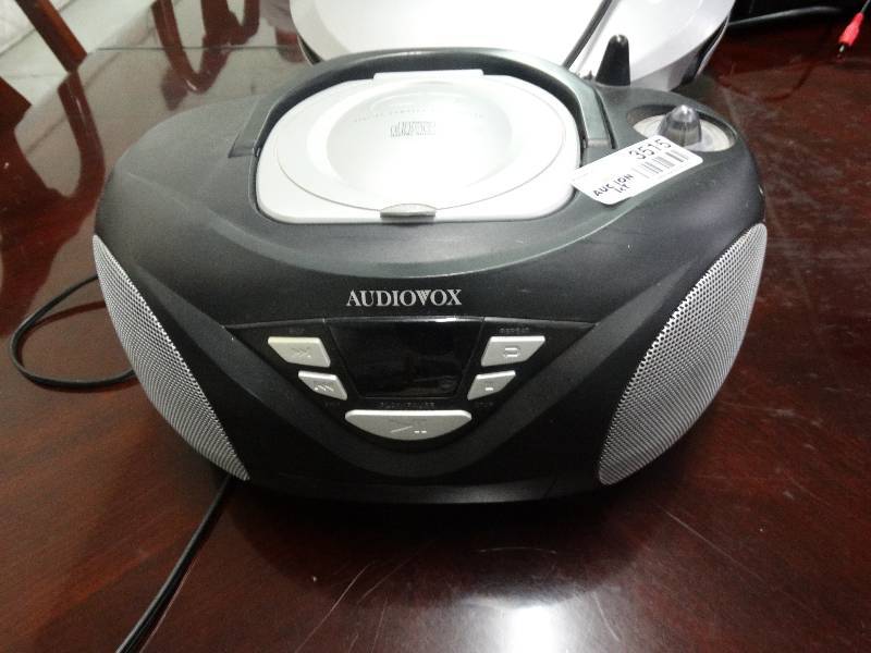 lot 3515 image: Audiovox cd player