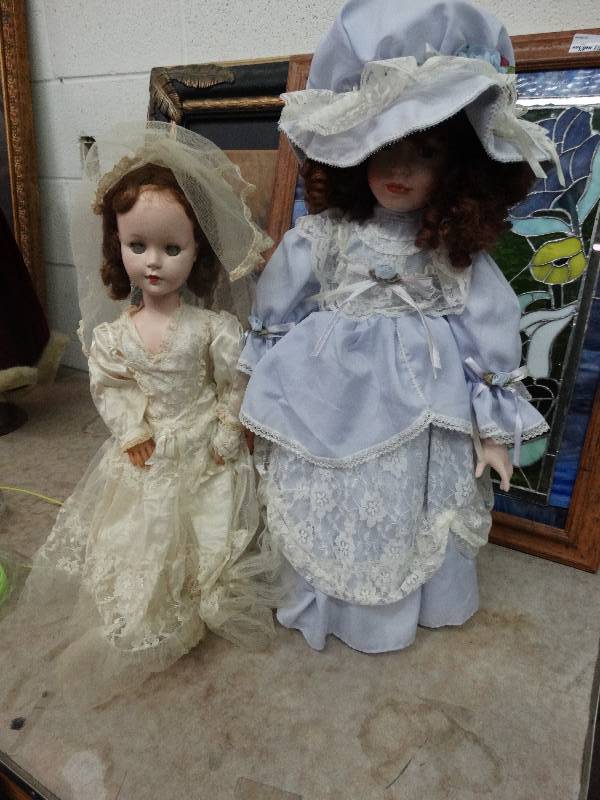 lot 3540 image: 1 Old Wedding Doll & 1 Porcelain Doll in Lavender Dress & Hat.