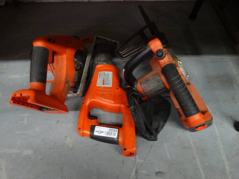 lot 3555 image: 3 Piece Black & Decker Cordless tools w1 battery.