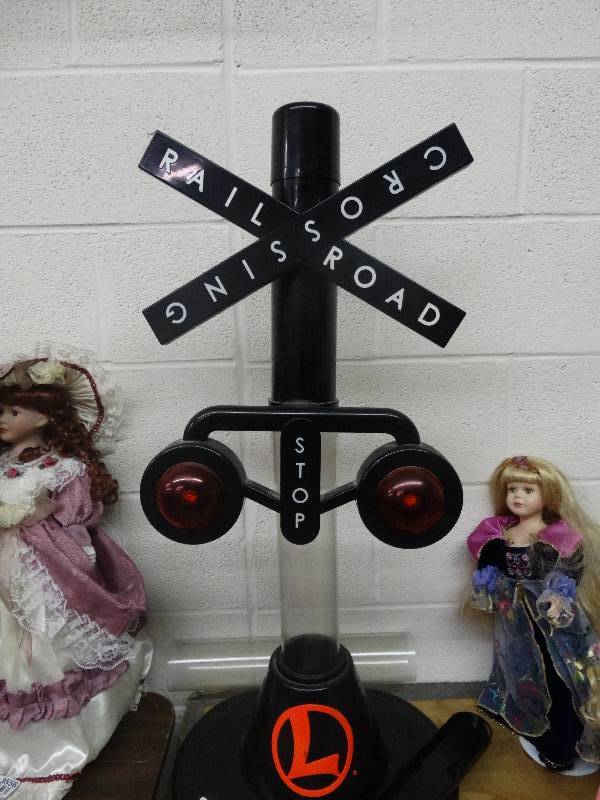 lot 3557 image: Railroad Crossing Bank.