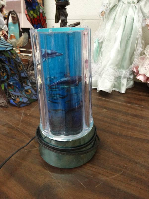lot 3558 image: Ocean Scene Rotating Lamp.