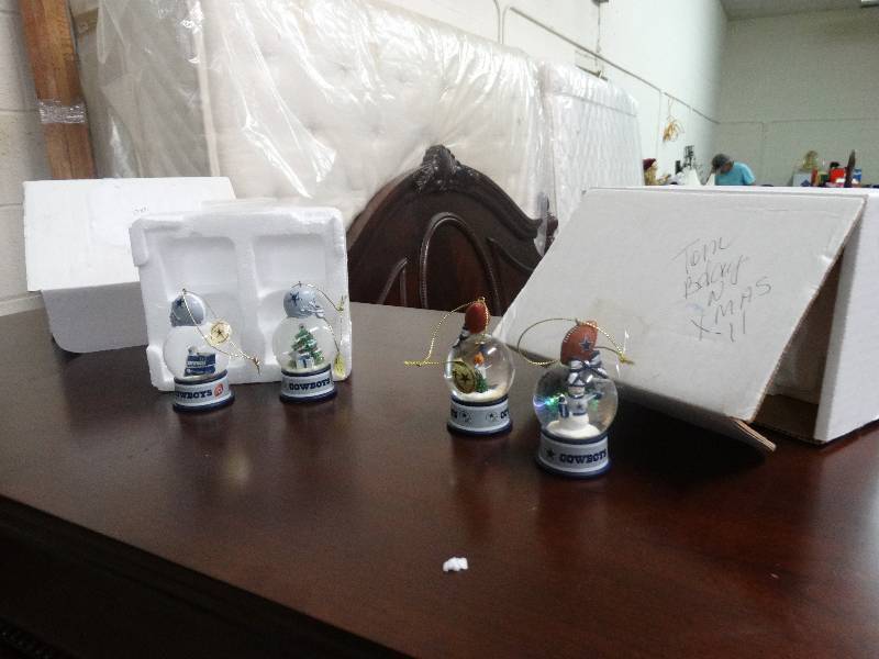 lot 3559 image: 4 Dallas Cowboys Christmas Ornaments