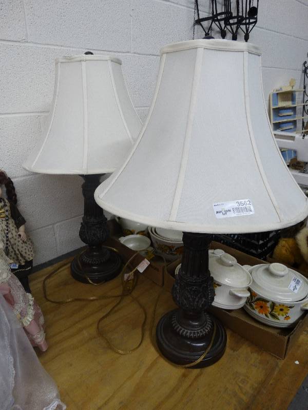 lot 3562 image: 2 Matching Table Lamps wShades.