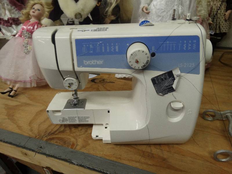 lot 3568 image: Brother LS-2125 Sewing Machine wfoot pedal.& cords.