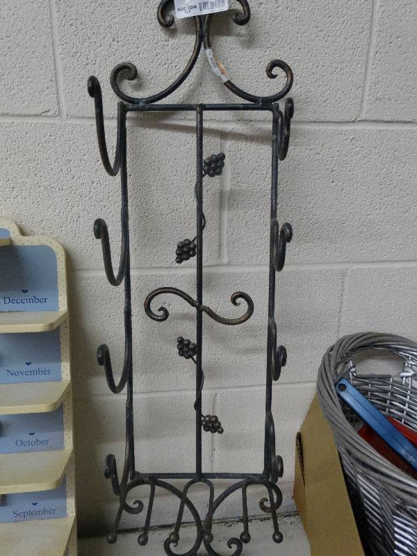 lot 3573 image: Iron Towel Rack.