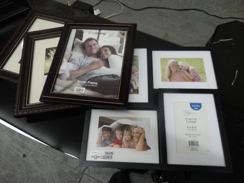 lot 3606 image: Wall Picture Frame Set.