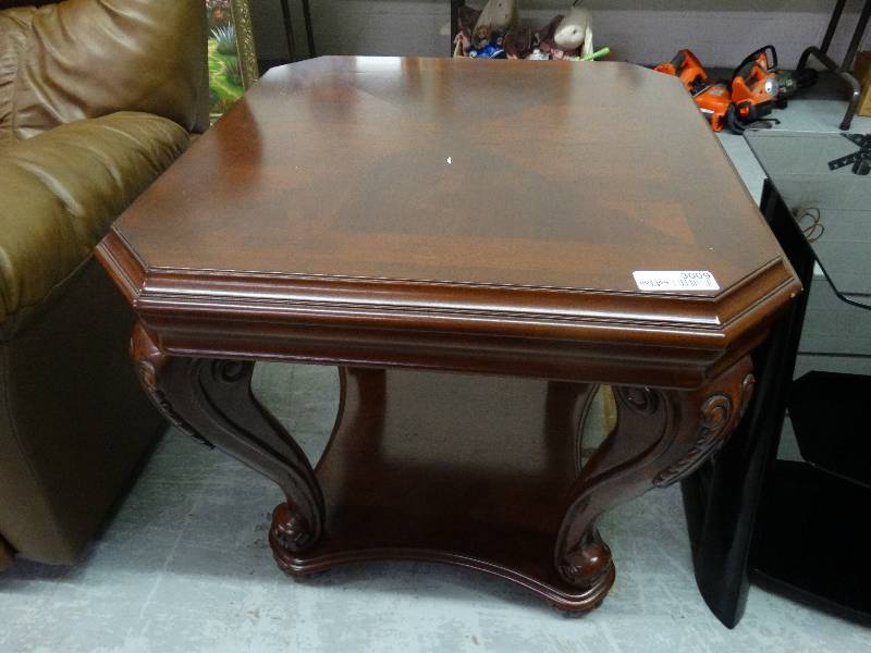 lot 3609 image: Wood End Table.