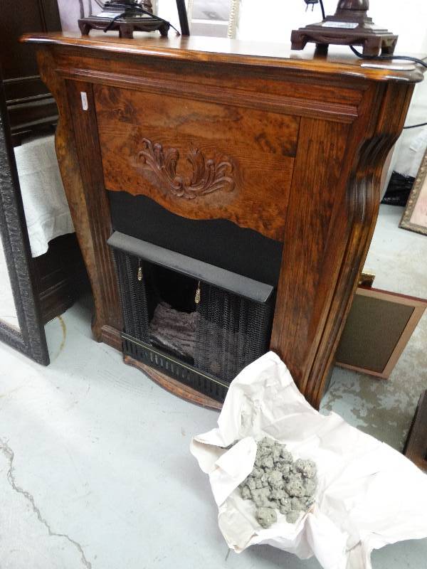 lot 3613 image: Decorative Gel Canister Fireplace & Accessories.