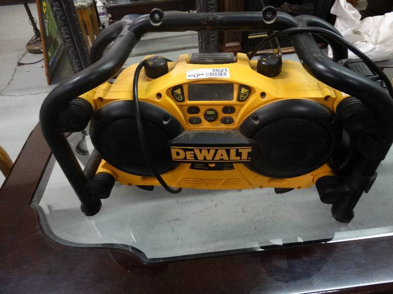 lot 3621 image: DeWalt Boom Box RadioCharger.