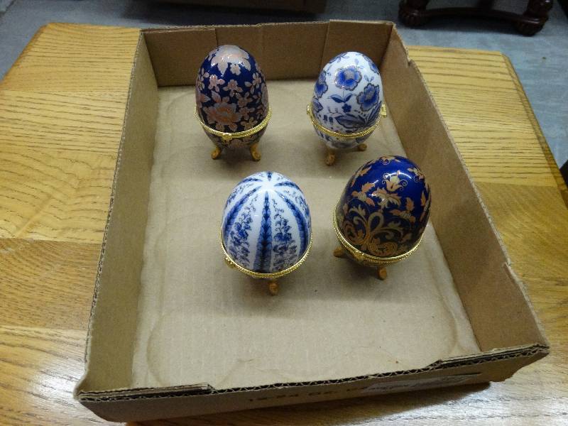 lot 3629 image: Lot of 4 Decorative Ceramic Hinged Eggs.