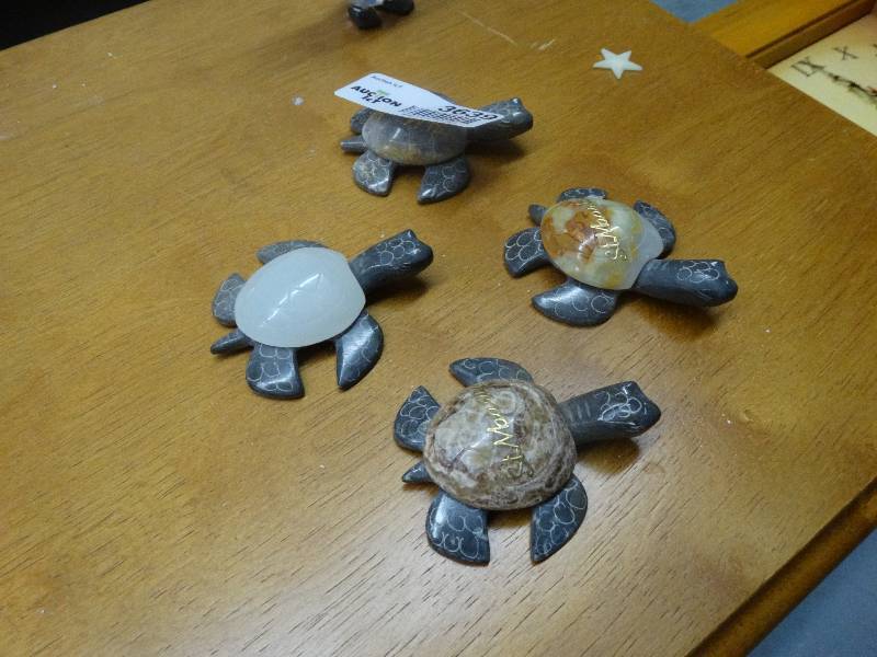 lot 3639 image: Lot of 4 Carved Onyx Turtles.