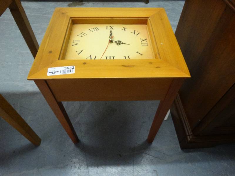 lot 3642 image: Small side table wClock - missing top glass.